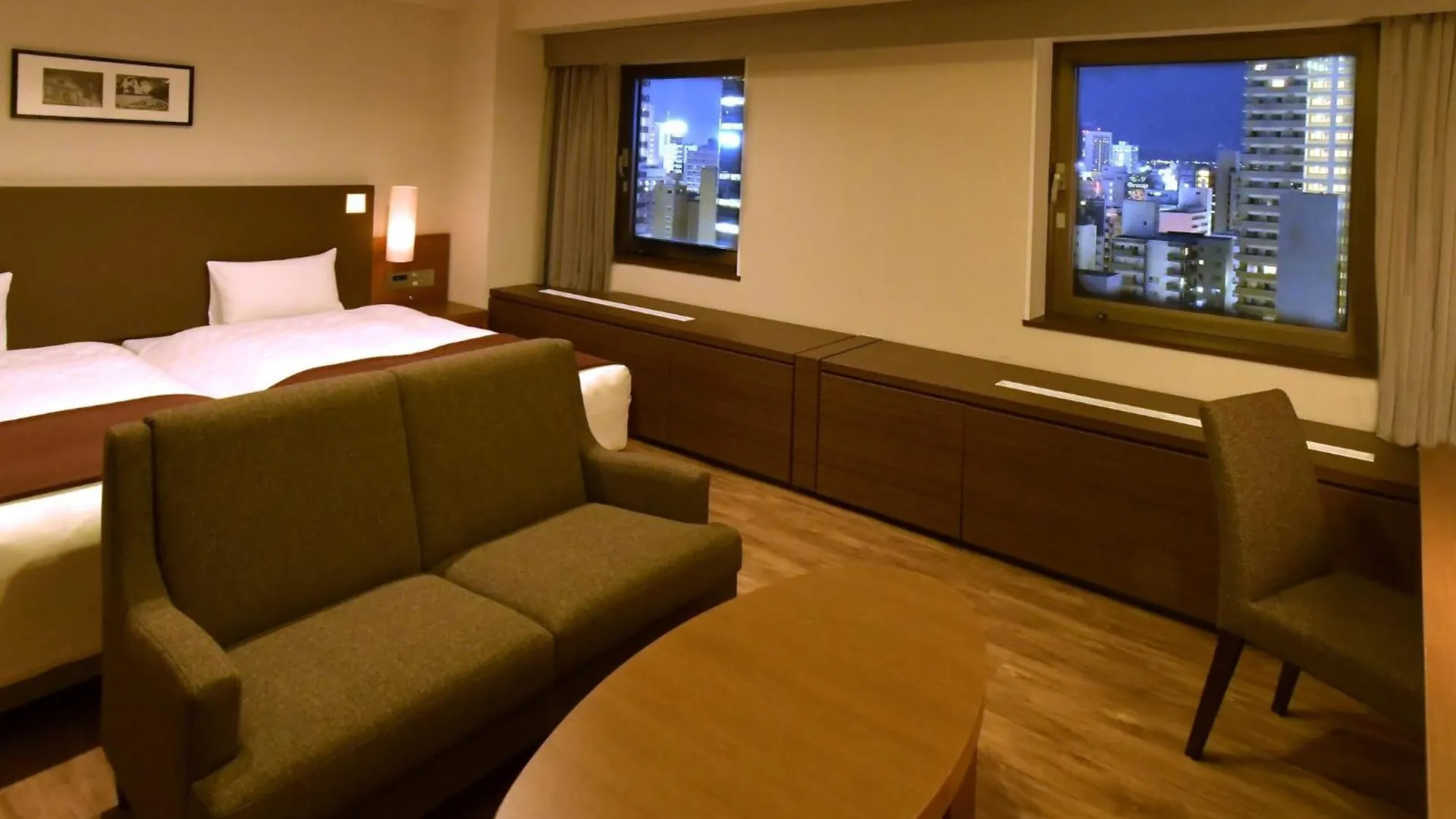 Sapporo View Hotel Odori Park 5*,