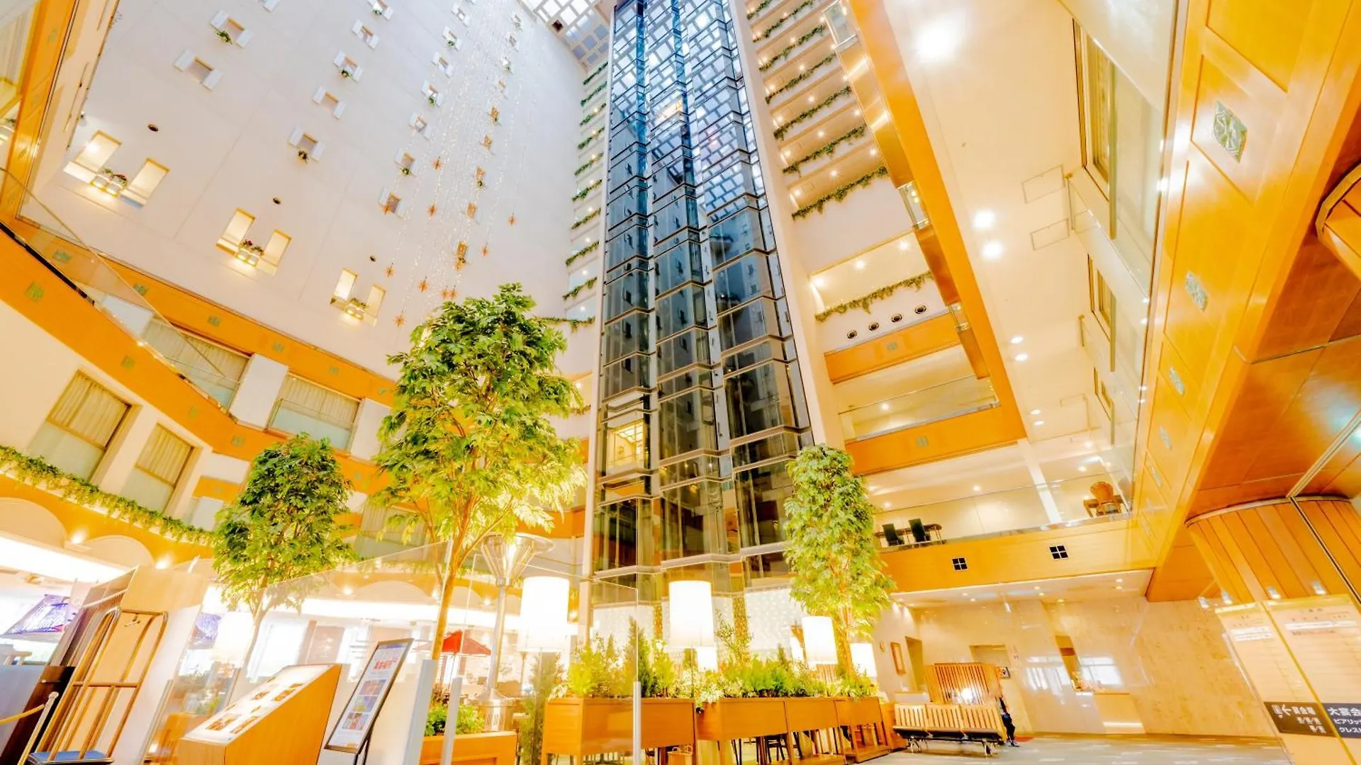 Sapporo View Hotel Odori Park 5*,